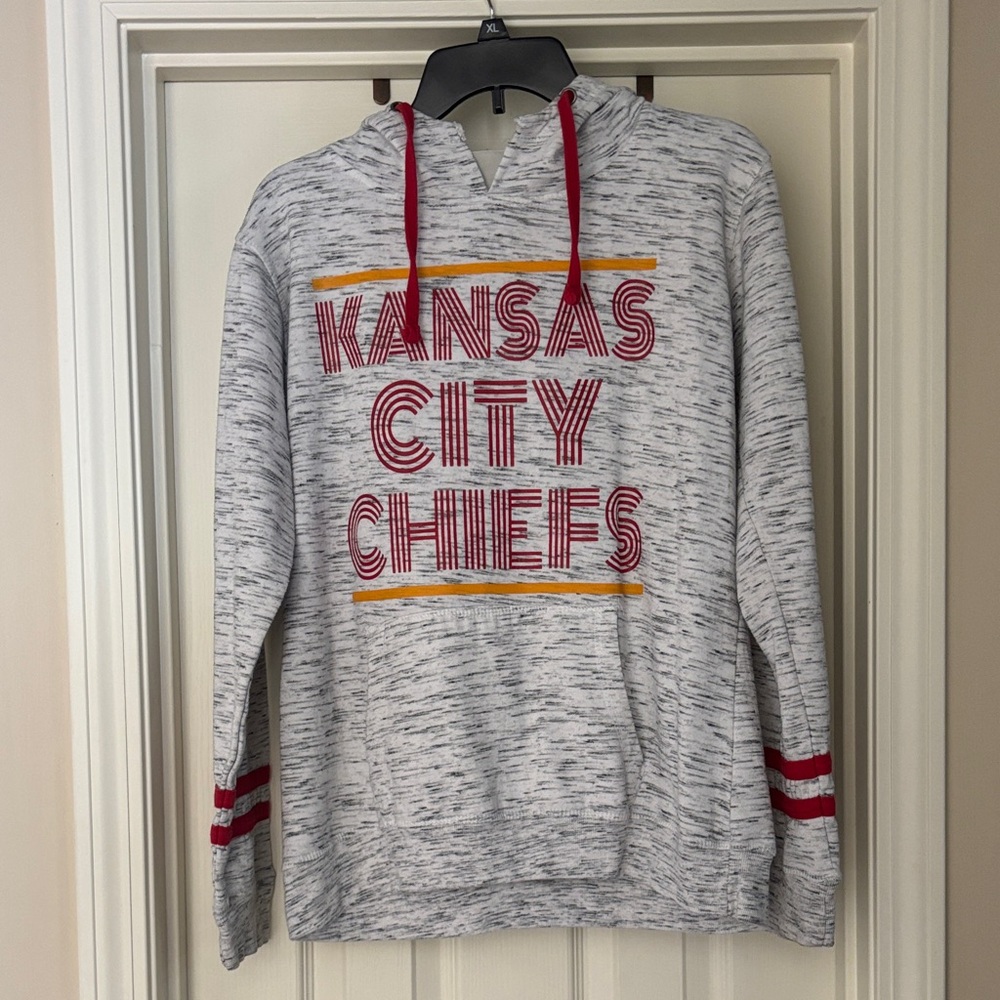 J. America Women’s XL Gray and Red Kansas City Chiefs Sweatshirt